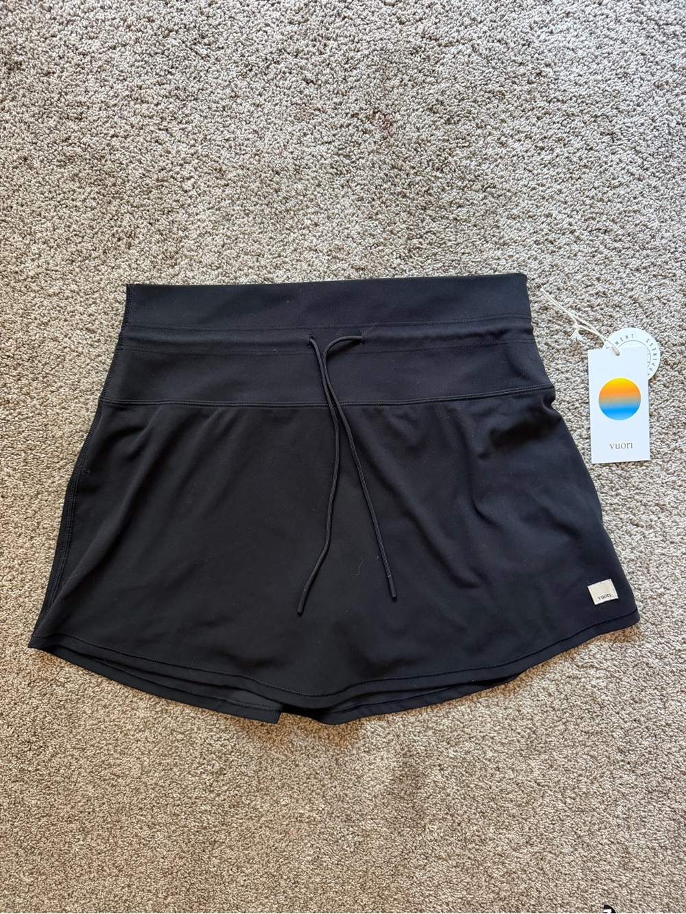 Vuori Daily Skirt 14” - Picture 1 of 3
